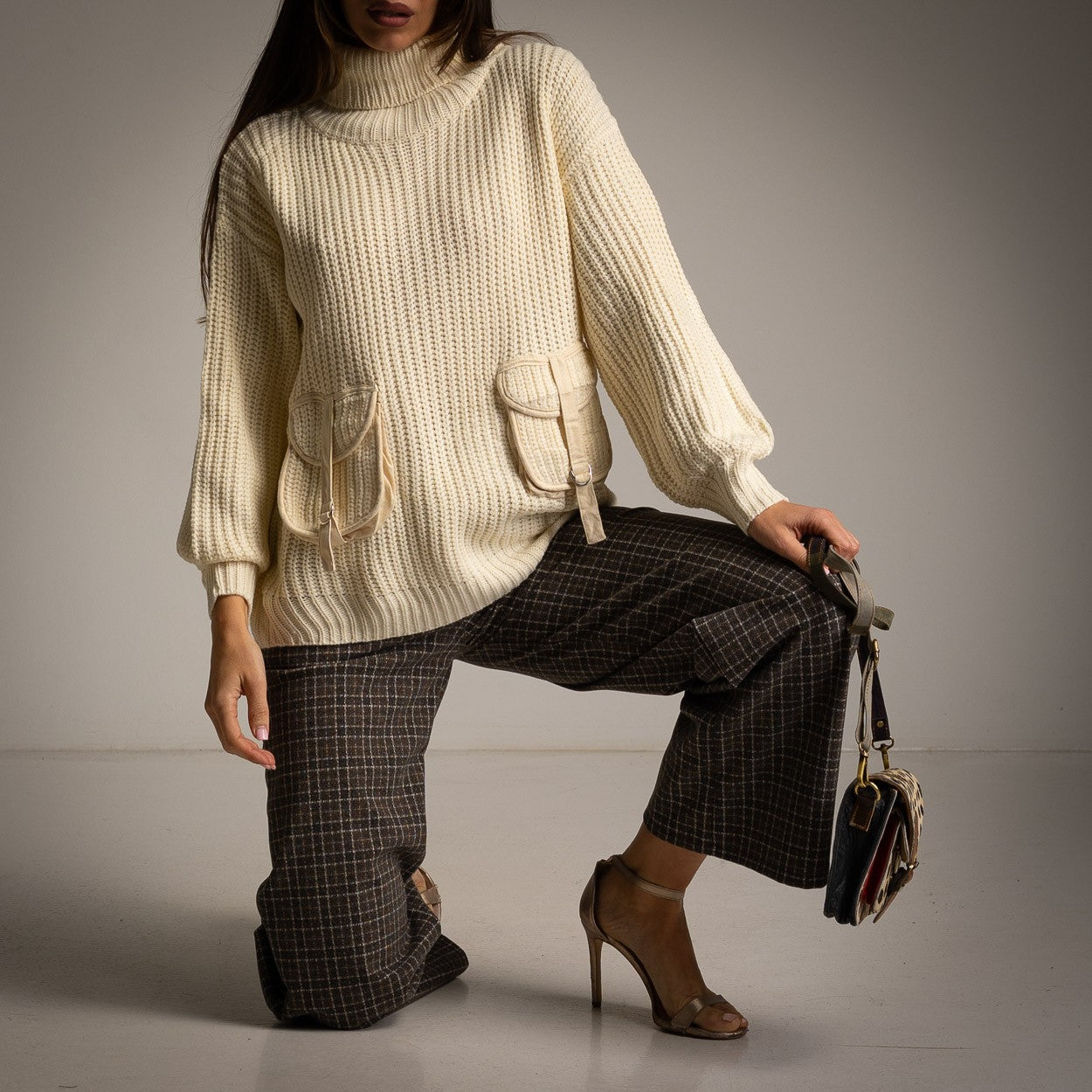 HIGHNECK POCKET PULL BEIGE